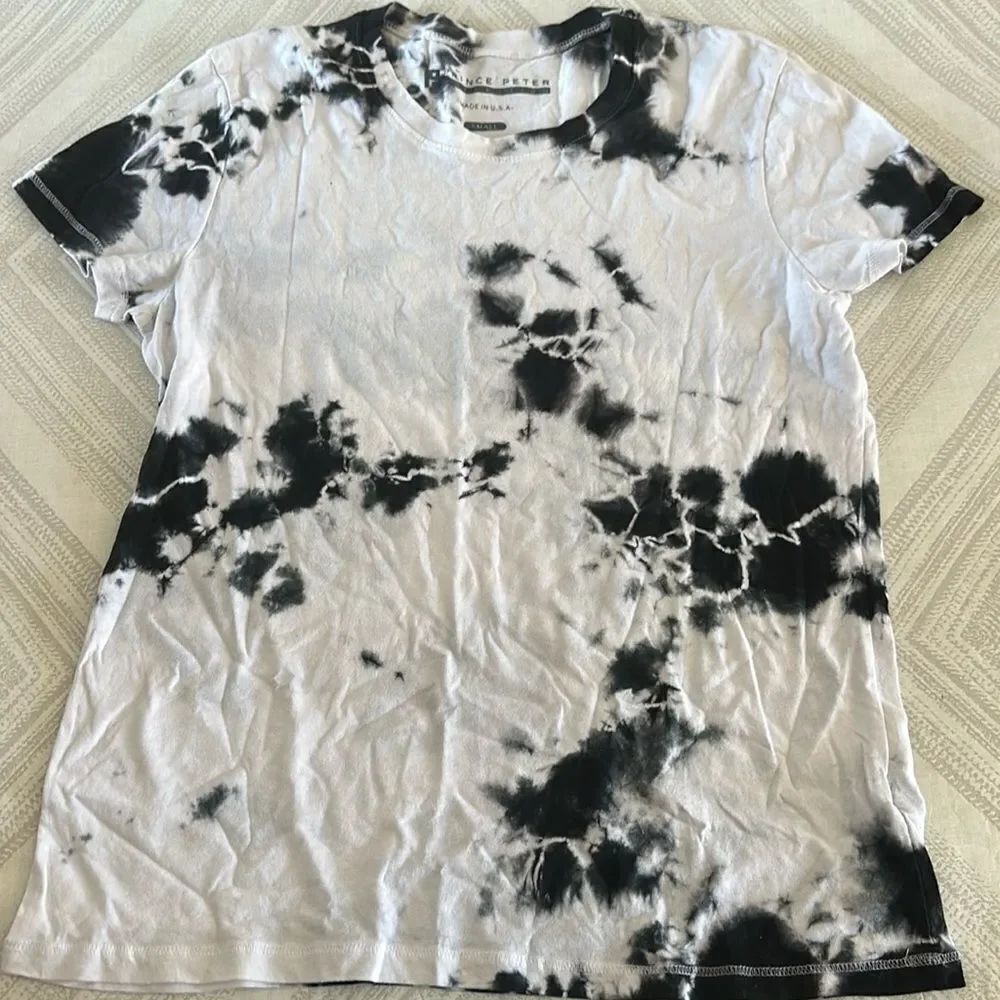 Prince Peter Collection Women’s Black & White Tie Dye Fitted T-Shirt: Size S